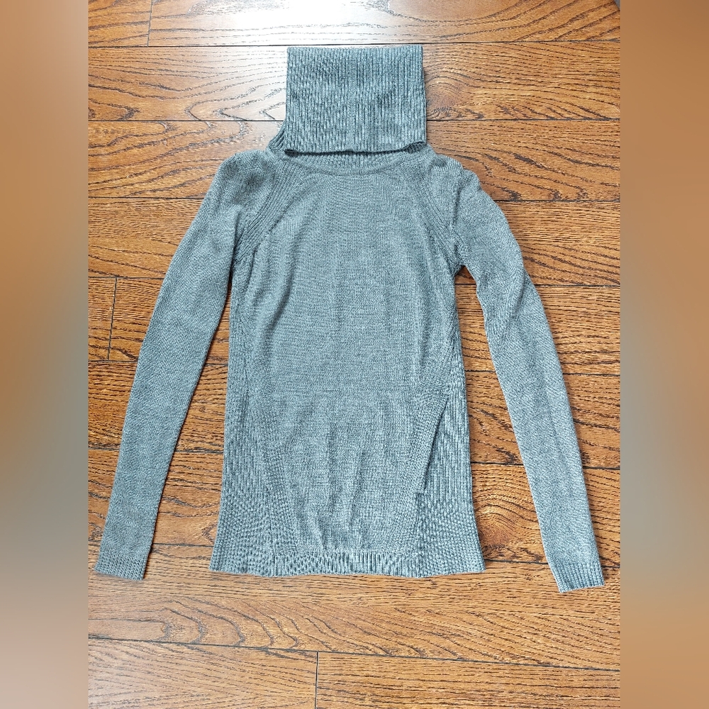 Lululemon Sweater XS/XXS - Gray Turtleneck Shirt - New Condition